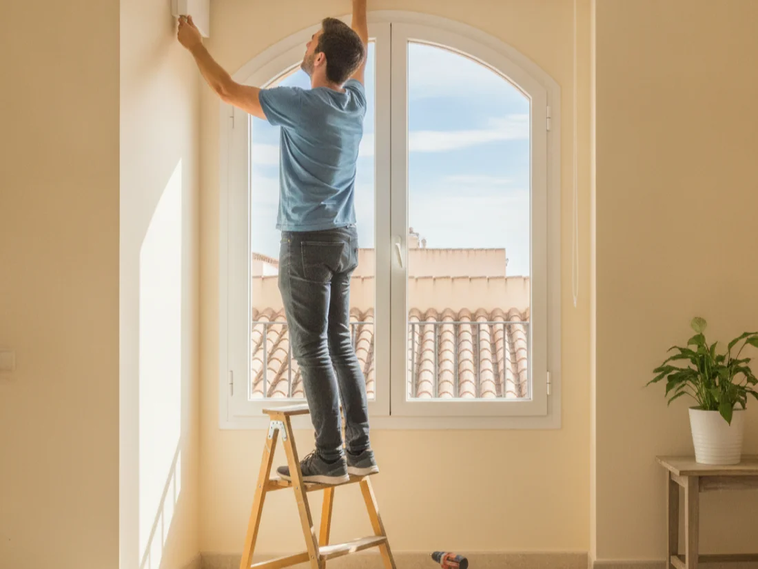 Instalación de una persiana nueva de aluminio en una vivienda de Sant Boi